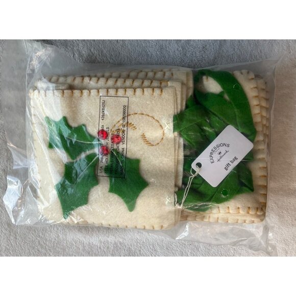 New Hallmark Expressions Christmas Holiday Paxk of 18 Felt Gift Bags 18 6.5"x6" - Picture 1 of 7